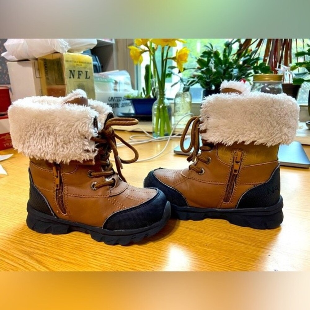 Náutica toddler brown boots size 10